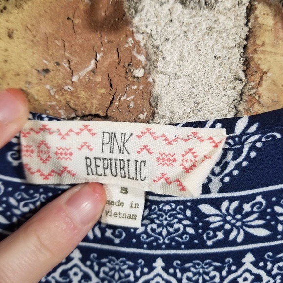 🌲Pink Republic Blouse, blue and white, back slit - Picture 3 of 7